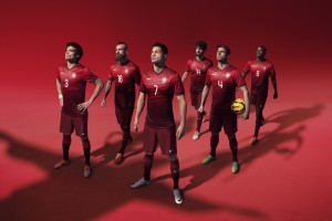 开云体育平台APP-街道轰鸣与球场呐喊，逆转背后，是城市血脉的搏动