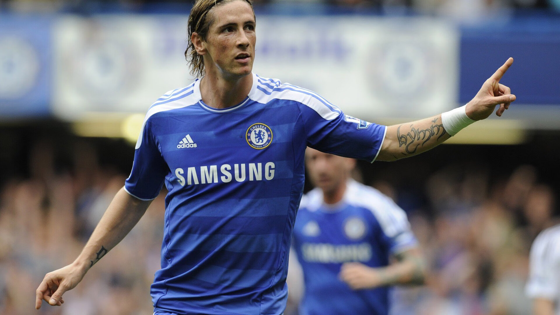 德甲争冠战之夜,克莱表现堪称教科书,当水花在安联球场绽放